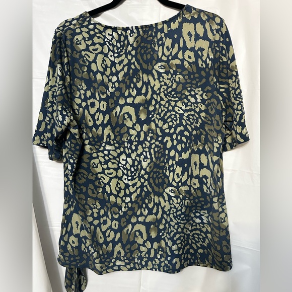 Chico's Size 2 Green Blue Leopard Print
Animal Print Tie Blouse - Picture 3 of 3